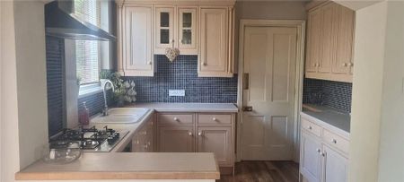 4 bedroom semi-detached house to rent - Photo 5