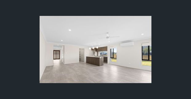 Bright & Spacious Family Home in Flagstone! - Photo 1