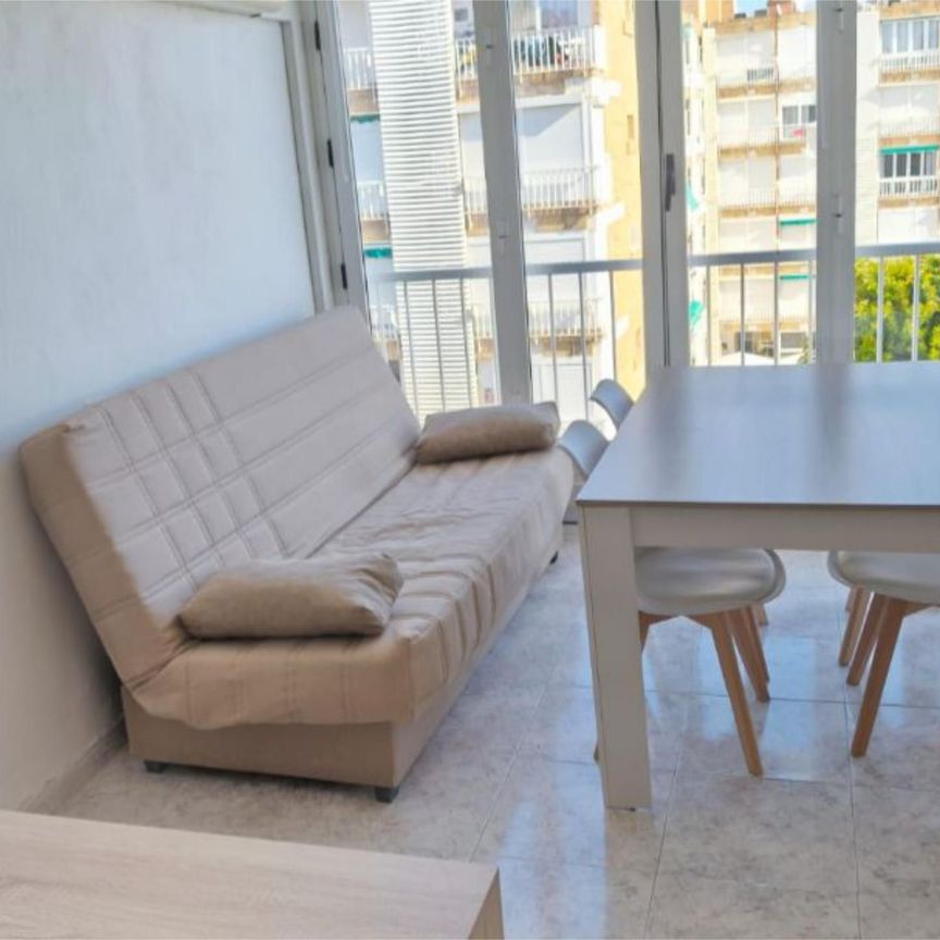 Piso de alquiler en Carrer de Joaquim Serra, 15, La Pineda - Photo 1