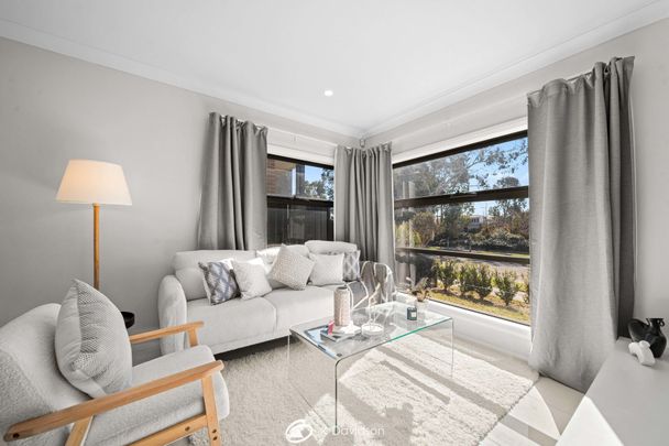 SPACE, FLEXIBILITY & THREE BATHROOMS | OPPOSITE PARKS - Photo 1