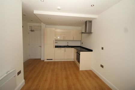 Flat 68, Swan Court Waterhouse Street, HP1 1DS, Hemel Hempstead - Photo 2