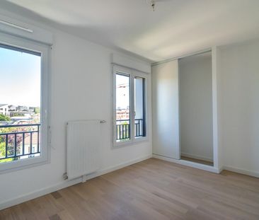 location Appartement T3 DE 61.7m² À MONTREUIL - Photo 2
