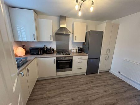 3 bedroom semi-detached house to rent - Photo 5