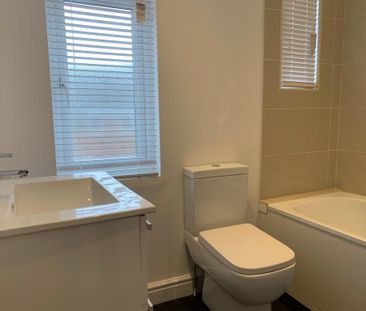 The Parade, Claygate, Esher, Surrey, KT10 - Photo 6