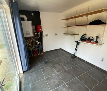 Gerenoveerde woning in het gezellige Denderbelle met 2 slaapkamers, garage en tuin. - Foto 1