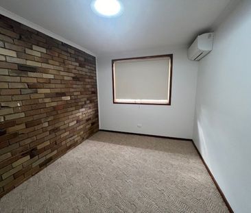 Central East Tamworth location stone throw to the CBD - Photo 1