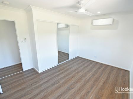 Stylishly Renovated Home – Ac in every bedroom - Photo 5