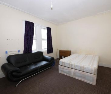 4 bedroom terraced house to rent - Photo 5