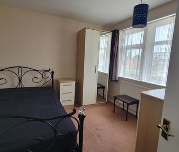 1 bedroom in a house share to rent - Photo 4