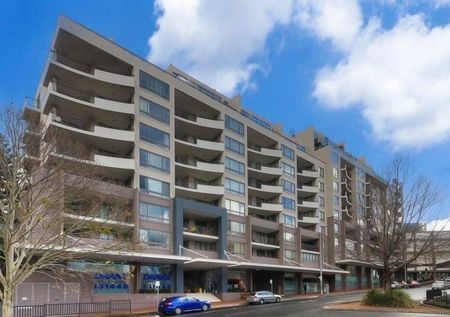 Modern 2 Bedroom Unit in Prime CBD Location - Walk to Everything - Photo 4