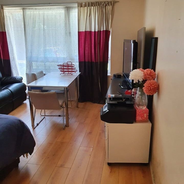 Studio Flat, South View, SW19 - Photo 1