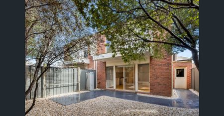 Newly Renovated Family Home in Prime Caroline Springs Location! - Photo 5