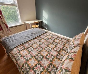 6 bedroom terraced house to rent - Photo 3