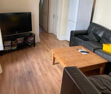 Room in a Shared House, College Road, RG6 - Photo 2