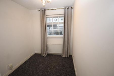 37 Ballyhenry Avenue, Newtownabbey, BT36 5AZ - Photo 5