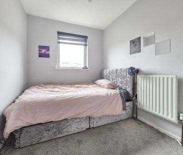 4 bedroom end terraced house to rent, - Photo 1