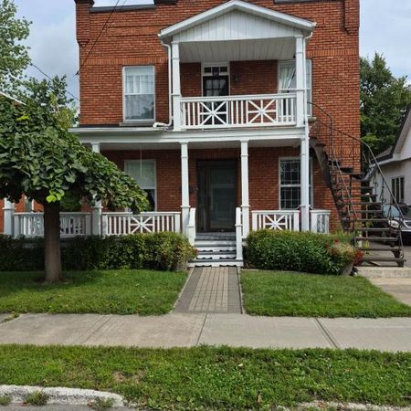 Grand Logement 4 1/2 rez de chausse immeuble centenaire ,centre ville st-jerome - Photo 3