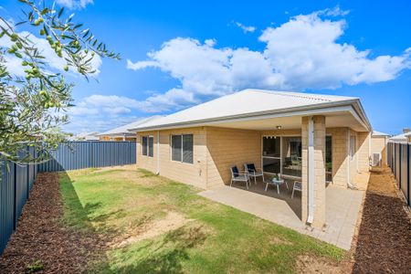 Your Family Home in Baldivis Awaits! - Photo 4