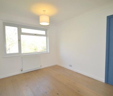 4 bedroom semi-detached house to rent - Photo 2