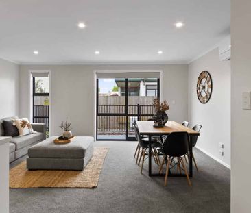 3 Bedroom 3 Bathroom in sought after Hamilton East - pets allowed. - Photo 1