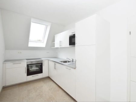 ATEMBERAUBENDE WOHNUNG MIT BALKON - ZENTRAL BEGEHBARE ZIMMER - KÜCHE - AB SOFORT!! - Foto 4