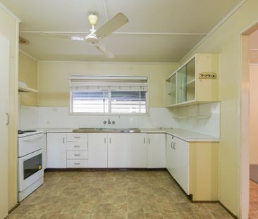 Large house with plenty of storage and room for entertaining! - Photo 6