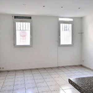 Appartement 3 pièces 60m2 MARSEILLE 5EME 865 euros - Photo 2