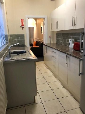 3 bedroom terraced house to rent - Photo 3