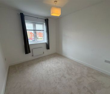 Hornchurch Square, Farnborough, Hampshire, GU14 - Photo 2