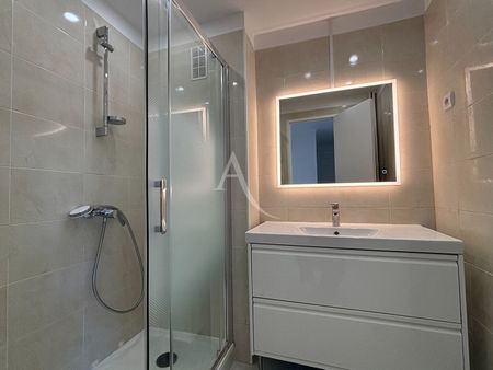 Location Appartement 3 pièces 56m² NICE 06100 - Photo 5