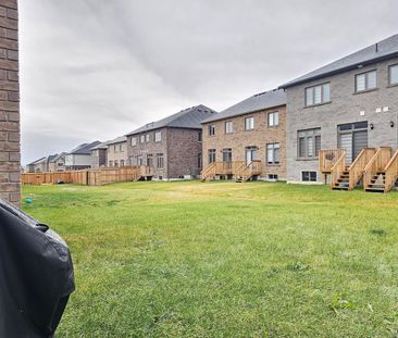 For Lease - 61 Copperhill Heights, Barrie, Ontario - Photo 2