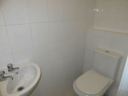 1 bed studio flat to rent in Old Tiverton Road, Exeter, EX4 - Photo 2