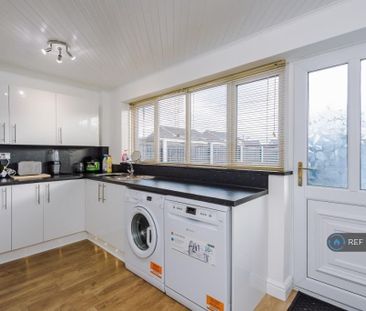 3 bedroom semi-detached house to rent - Photo 6