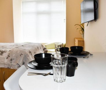 Studio to rent - Photo 1