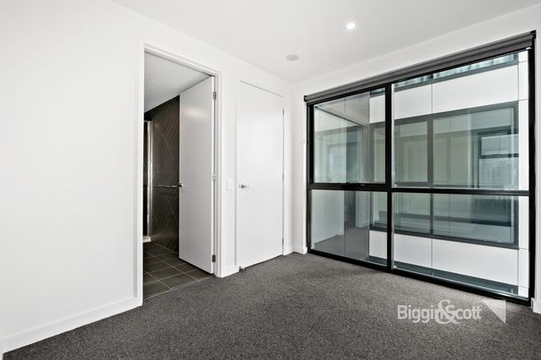 MODERN 2 BEDROOM 2 BATHOOM APARTMENT IN THE HEART OF RICHMOND - Photo 1