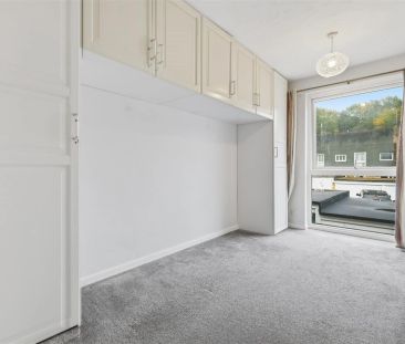 2 Bedroom House - Terraced - Photo 5
