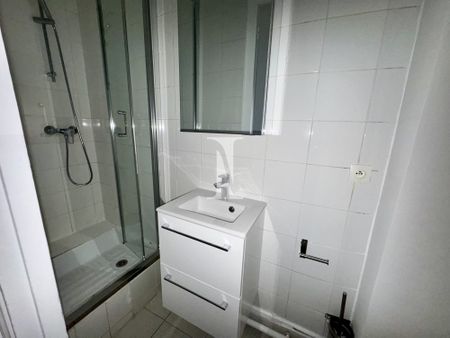 Location Appartement 3 pièces 48m² IVRY SUR SEINE 94200 - Photo 5