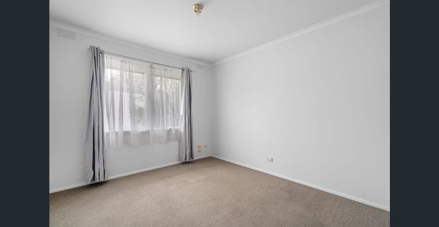 Spacious 3-Bedroom Unit in Prime Location - Photo 1
