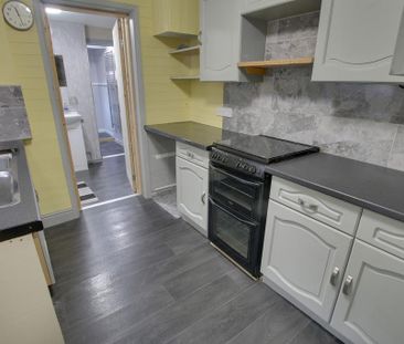 3 bedroom end of terrace house to rent - Photo 4