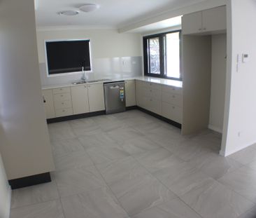 2240 Wynnum Rd, Wynnum West, QLD 4178 - Photo 5