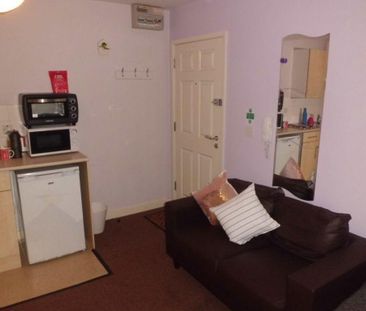 Studio to rent - Photo 6