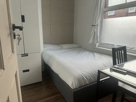 Room in a Shared House, Thornville Road, LS6 - Photo 5