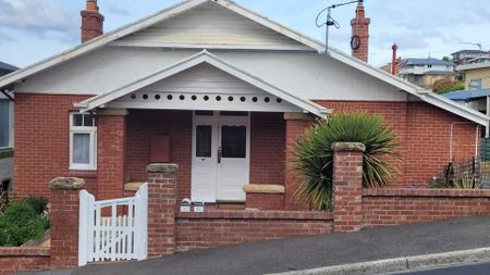 Fully furnished character home in prime location - Photo 4