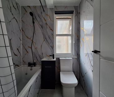 3 bedroom flat to rent - Photo 6