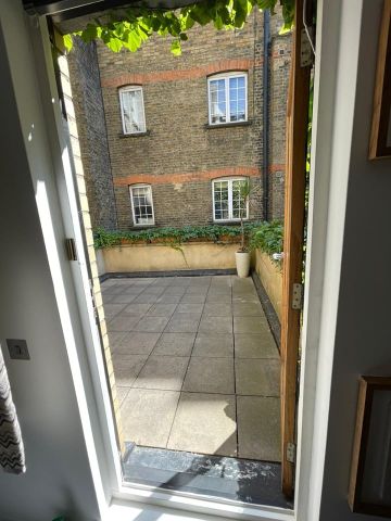 1 Bed Flat, Long Acre, WC2E - Photo 3