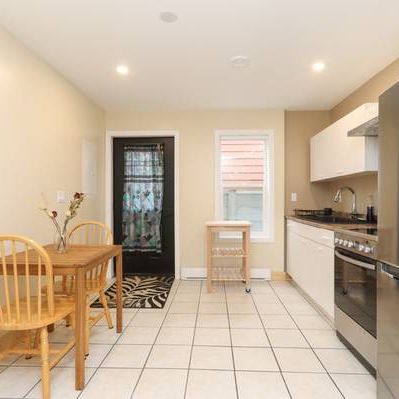 Lovely 2 Bed/1Bath Suite - Photo 1