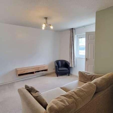 Eastcott Hill, Swindon, SN1 - Photo 1