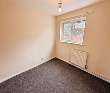 3 bedroom end of terrace house to rent - Photo 2