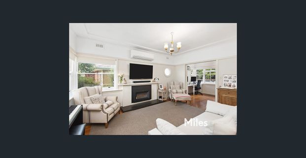 DELIGHTFUL HOME IN THE HEART OF IVANHOE EAST - Photo 1