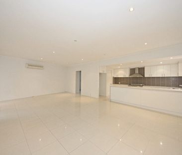 1/3 County Place, Wheelers Hill, Vic 3150 - Photo 2